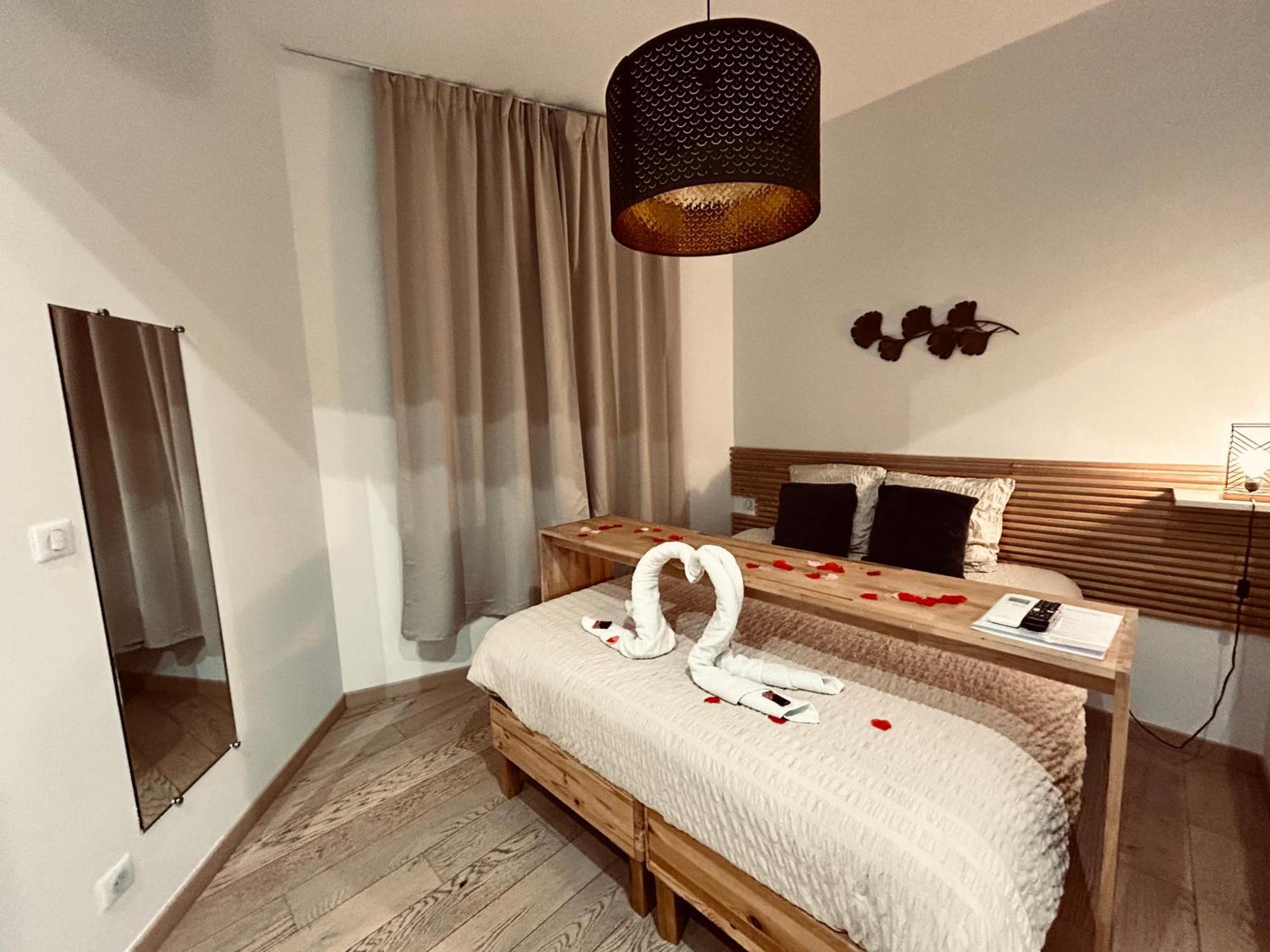 בורדו Mieuxqualhotel Jacuzzi Privatif La Parenthese מראה חיצוני תמונה