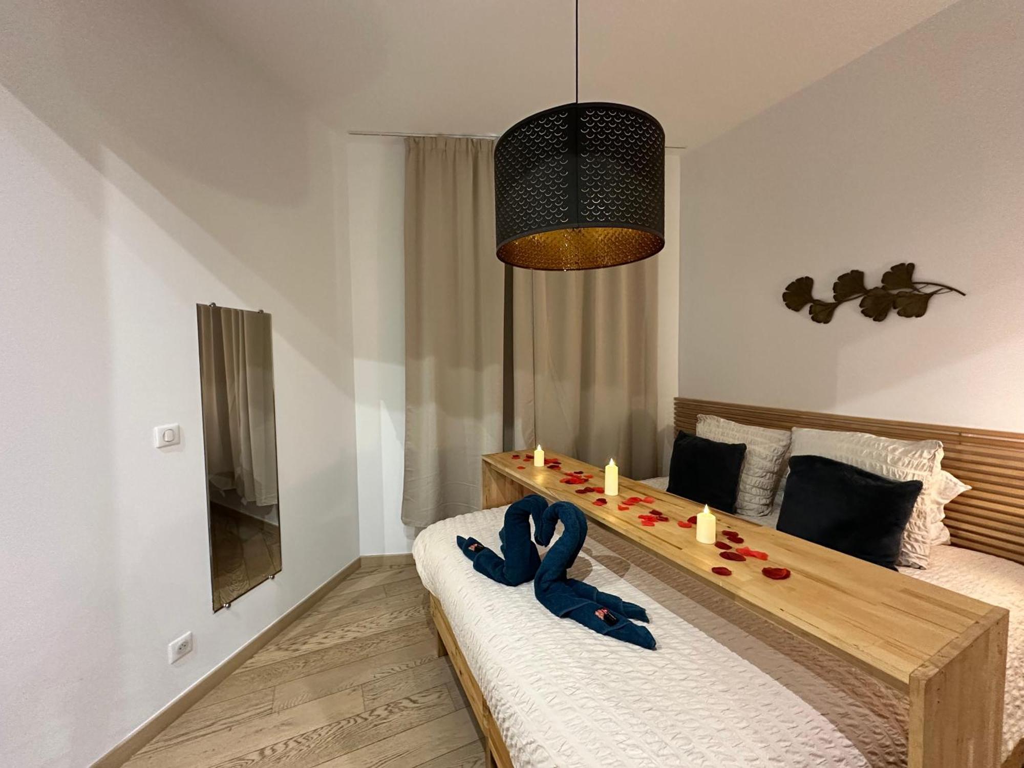 בורדו Mieuxqualhotel Jacuzzi Privatif La Parenthese מראה חיצוני תמונה